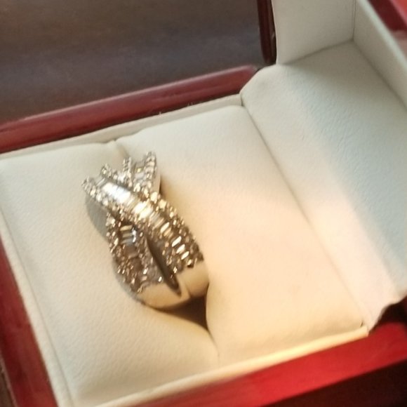 Signature Diamond Ring - Picture 3 of 8